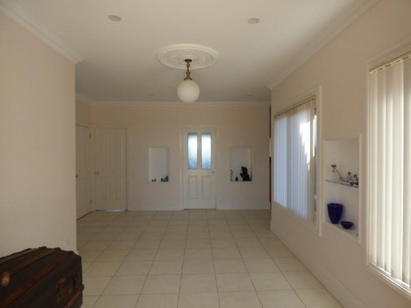 8-10 Ward Street, Cootamundra NSW 2590