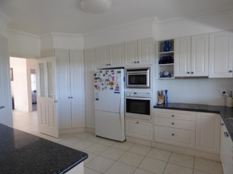 8-10 Ward Street, Cootamundra NSW 2590