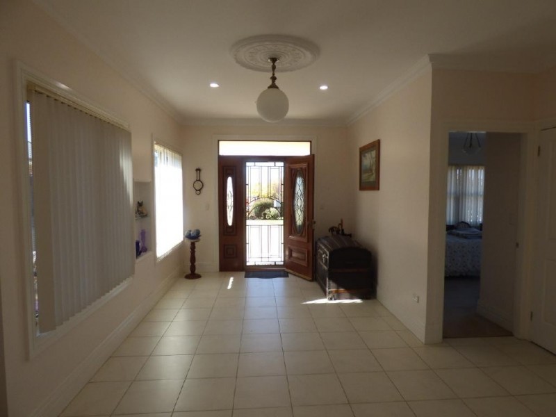 8-10 Ward Street, Cootamundra NSW 2590