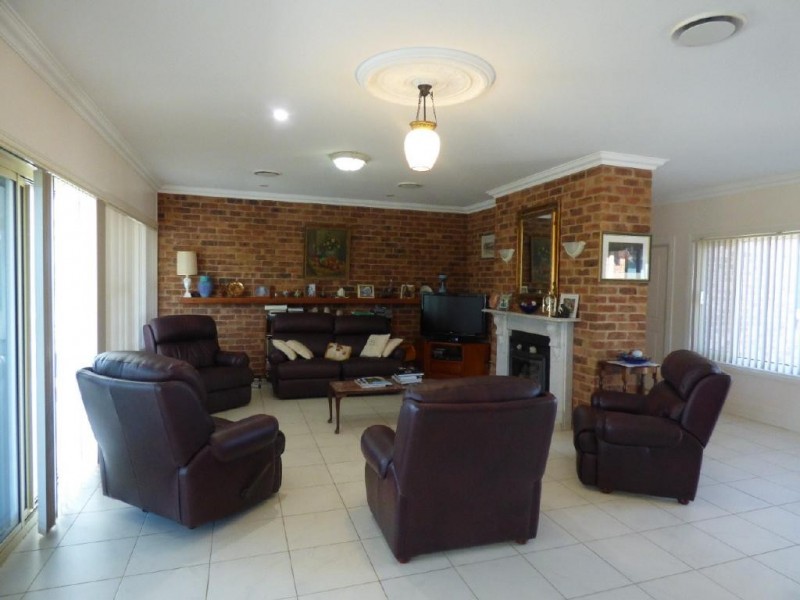 8-10 Ward Street, Cootamundra NSW 2590