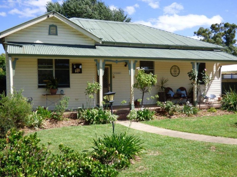 33 Warren Street, Cootamundra NSW 2590