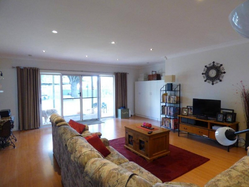 33 Warren Street, Cootamundra NSW 2590