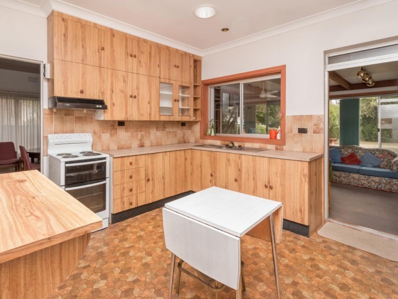 75 Crown Street, Cootamundra NSW 2590