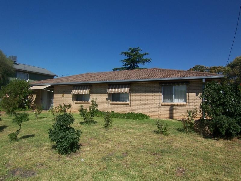 4 McGowan Street, Cootamundra NSW 2590