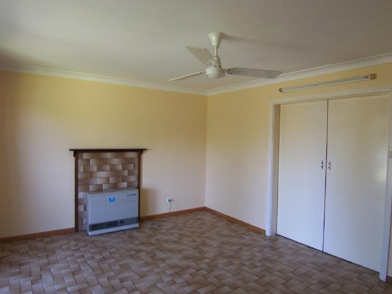 4 McGowan Street, Cootamundra NSW 2590