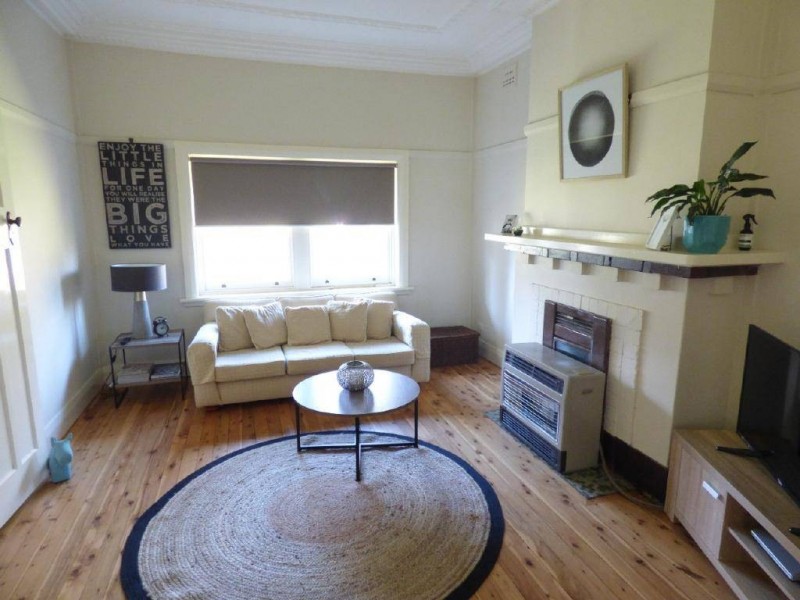 6 Bourke Street, Cootamundra NSW 2590