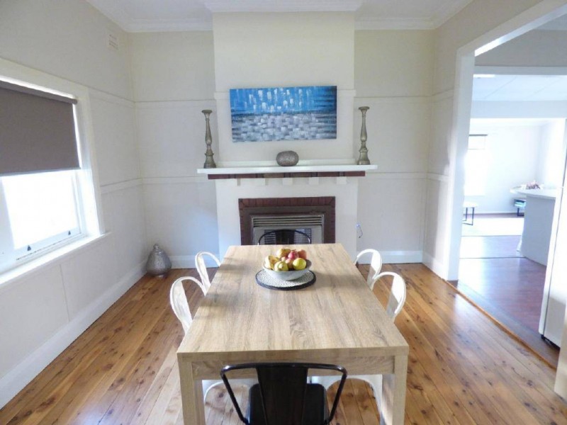 6 Bourke Street, Cootamundra NSW 2590