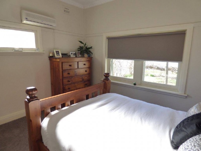 6 Bourke Street, Cootamundra NSW 2590