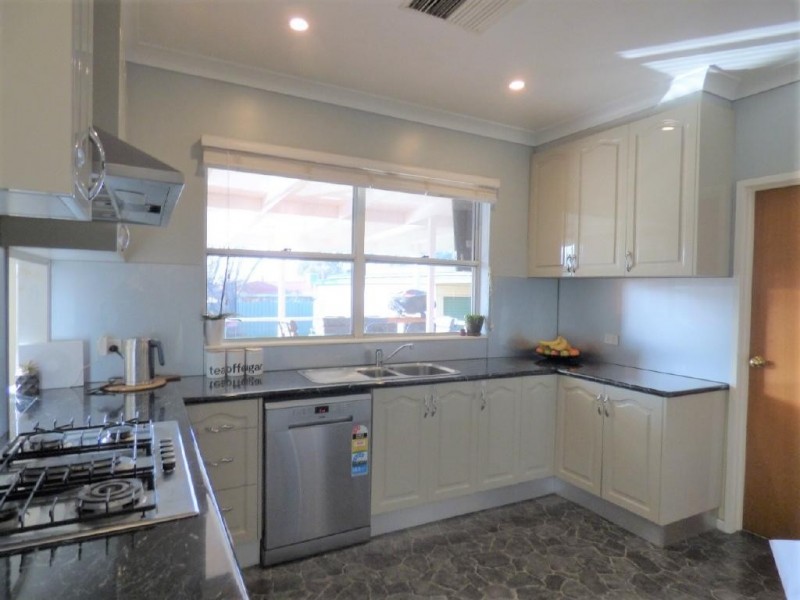 13 Coora Avenue, Cootamundra NSW 2590