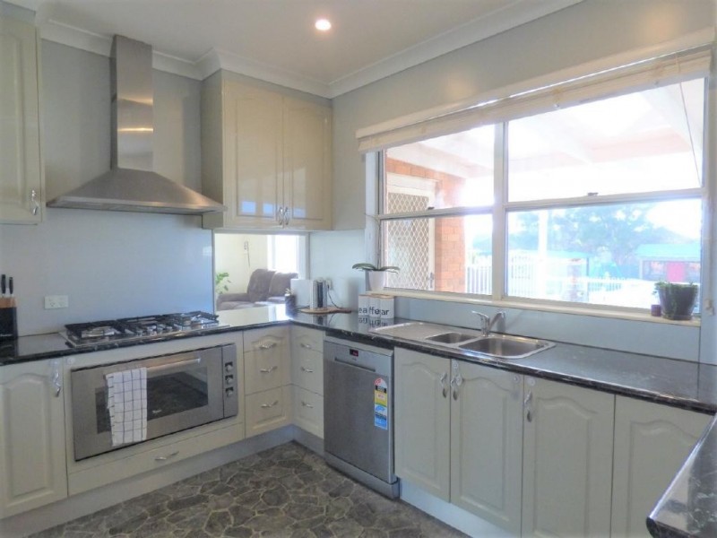 13 Coora Avenue, Cootamundra NSW 2590