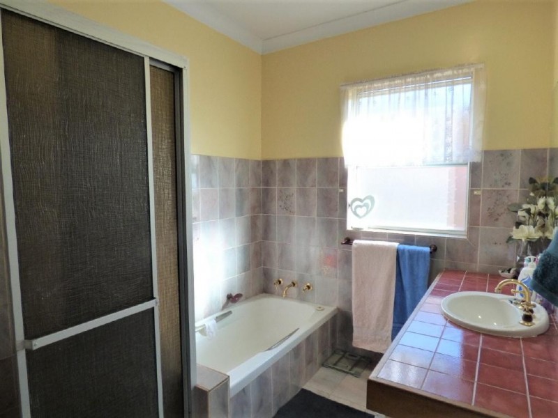 13 Coora Avenue, Cootamundra NSW 2590