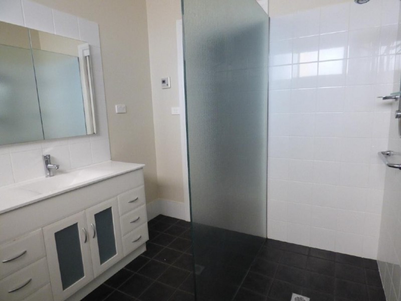 2/27 Cooper Street, Cootamundra NSW 2590