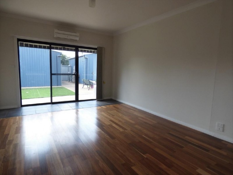 2/27 Cooper Street, Cootamundra NSW 2590
