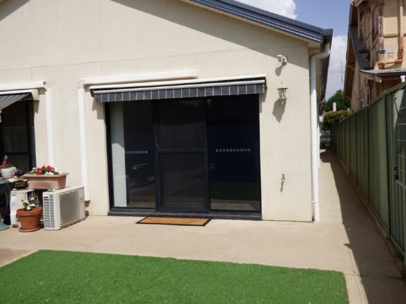 2/27 Cooper Street, Cootamundra NSW 2590