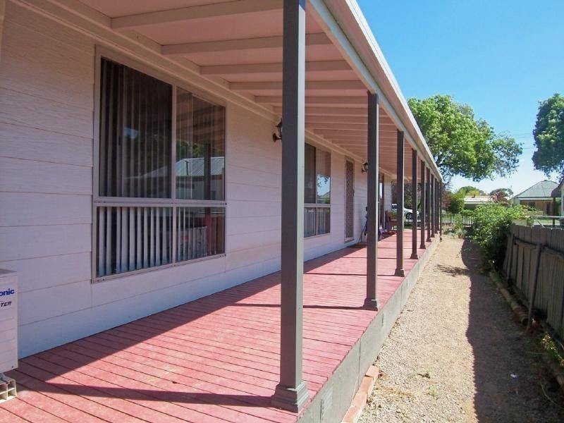 94 Berthong Street, Cootamundra NSW 2590