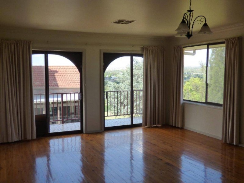 9 Ward Street, Cootamundra NSW 2590