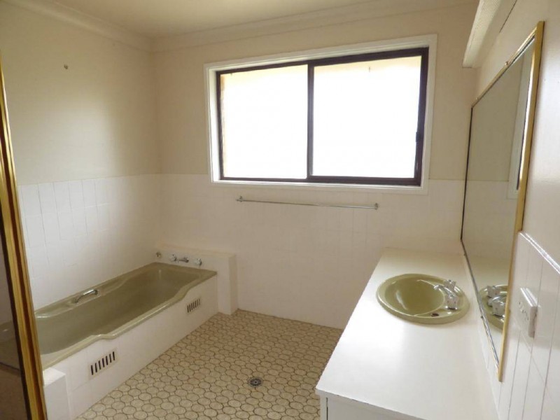 9 Ward Street, Cootamundra NSW 2590