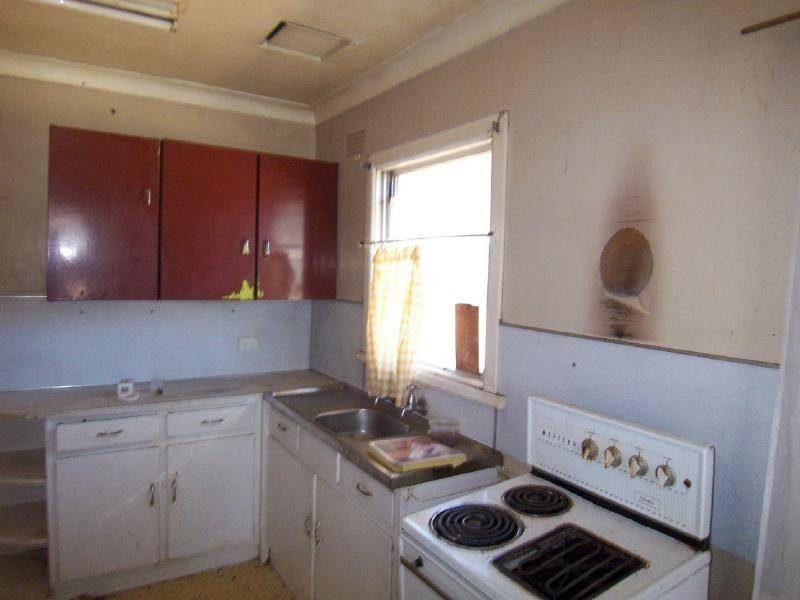 6 Bradman Street, Cootamundra NSW 2590