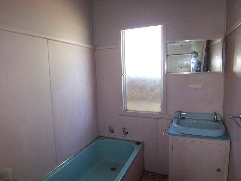 6 Bradman Street, Cootamundra NSW 2590