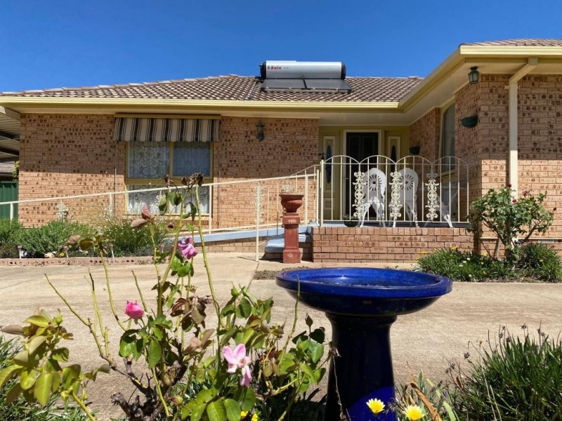 57 Cutler Avenue, Cootamundra NSW 2590