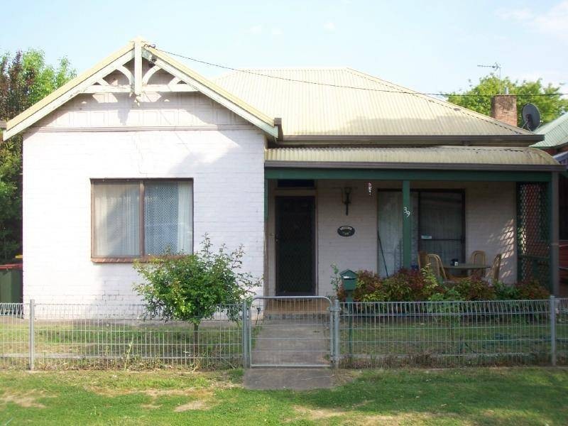 39 Hay Street, Cootamundra NSW 2590