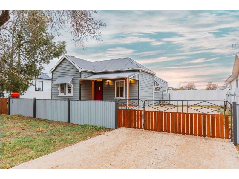 12 Warren Street, Cootamundra NSW 2590