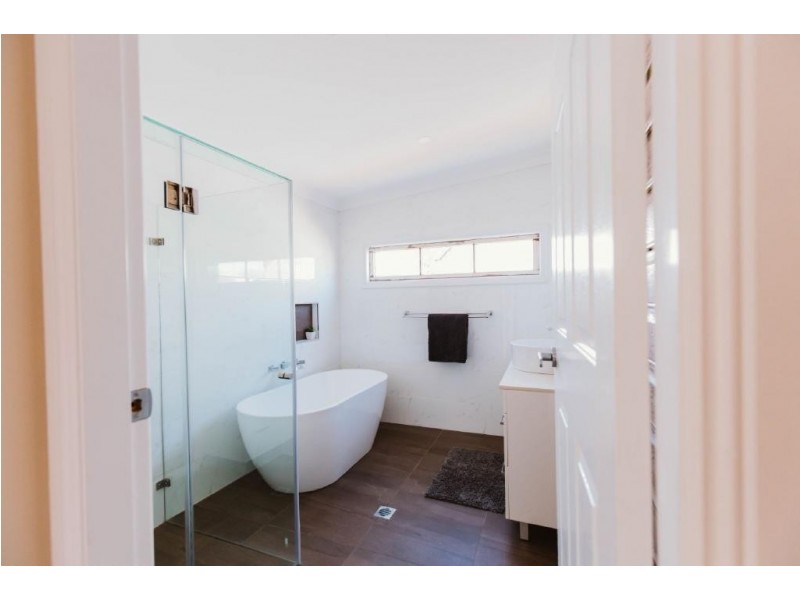 12 Warren Street, Cootamundra NSW 2590