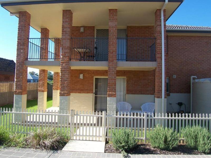 1/5 Bethany Place, Cootamundra NSW 2590