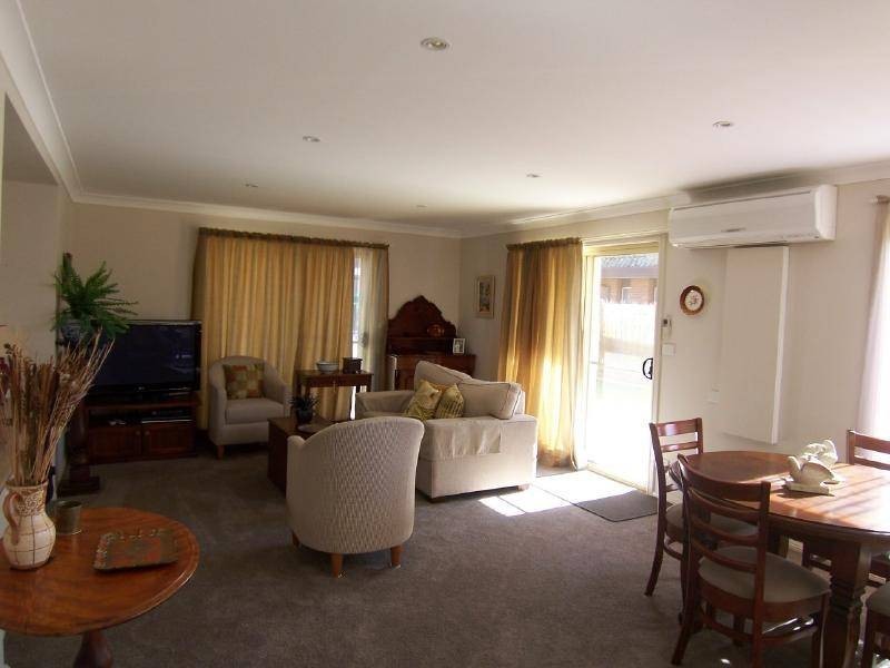 1/5 Bethany Place, Cootamundra NSW 2590