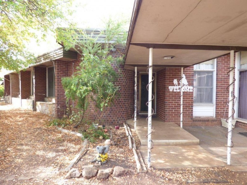 98 Thompson Street, Cootamundra NSW 2590
