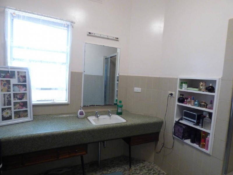 98 Thompson Street, Cootamundra NSW 2590