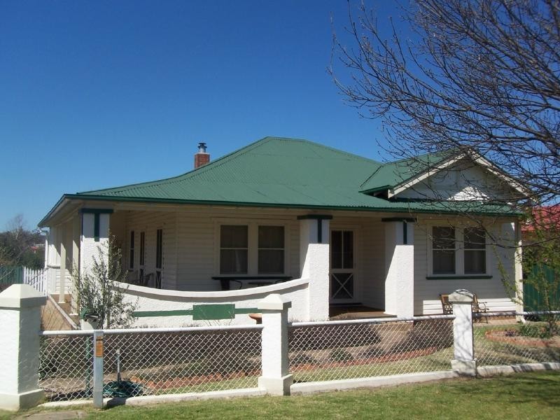 32 Crown Street, Cootamundra NSW 2590