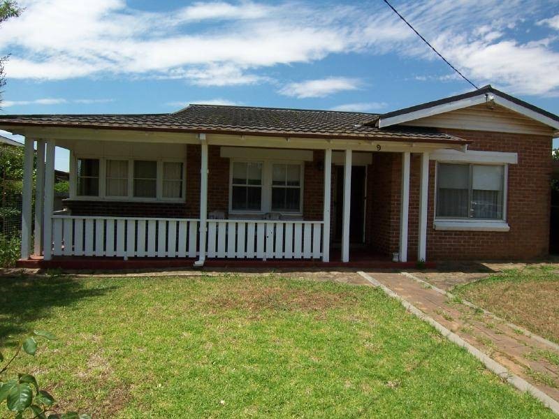 9 Renehan Street, Cootamundra NSW 2590