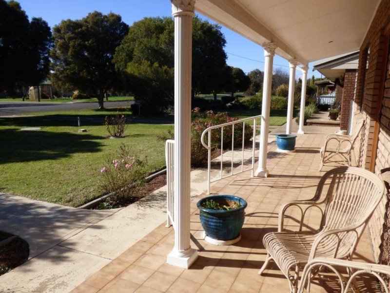 50 Cowcumbla Street, Cootamundra NSW 2590