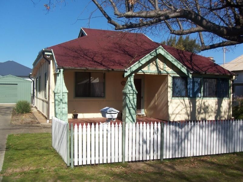 12 Murray Street, Cootamundra NSW 2590