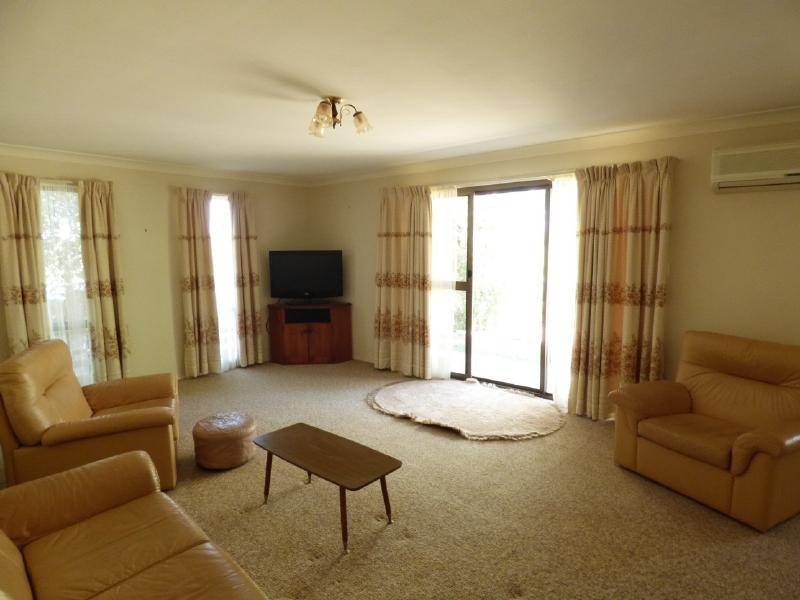 21 John Street, Cootamundra NSW 2590