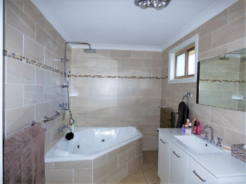 28 Warren Street, Cootamundra NSW 2590