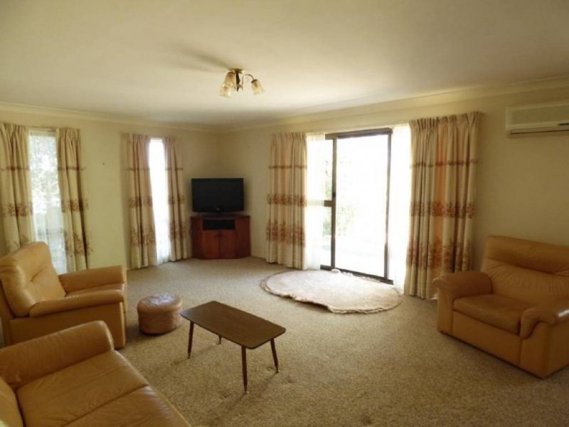 21 John Street, Cootamundra NSW 2590