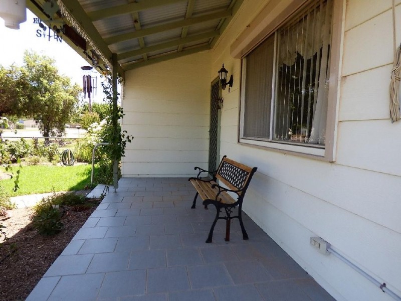 6 Ursula Street, Cootamundra NSW 2590