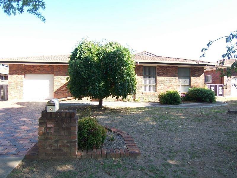 5 Dickson Street, Cootamundra NSW 2590