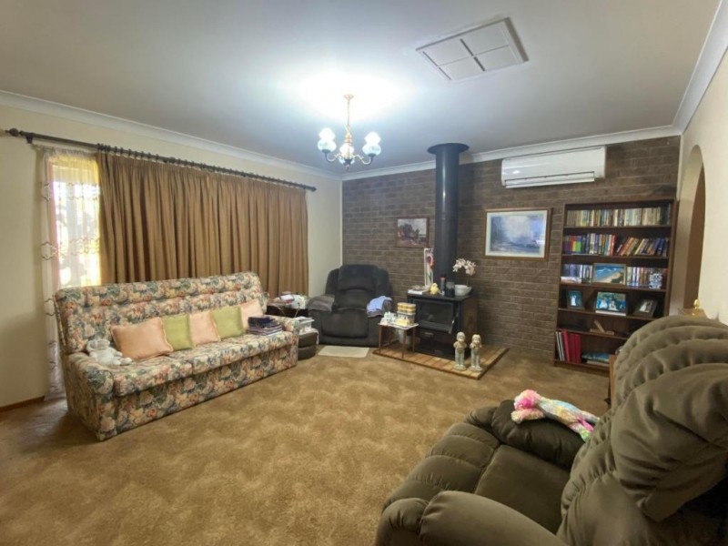 38 Cutler Avenue, Cootamundra NSW 2590