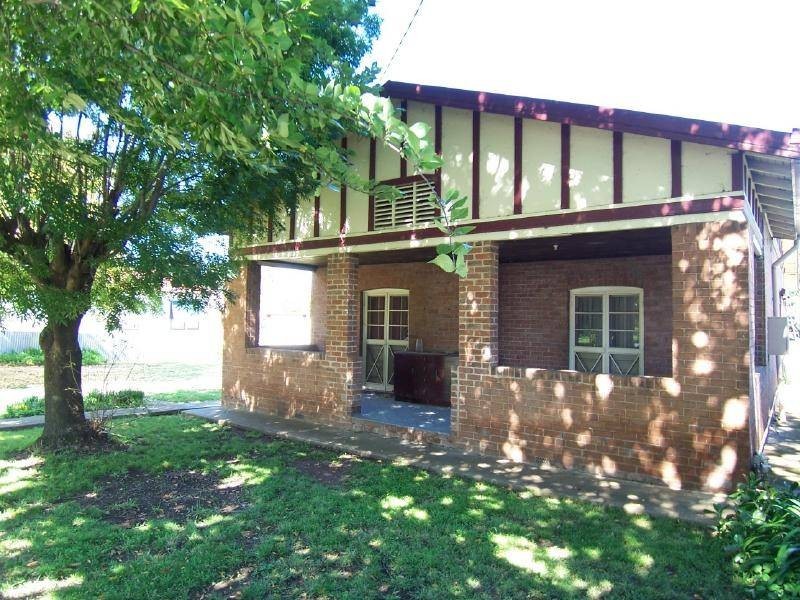 9 Gundagai Road, Cootamundra NSW 2590