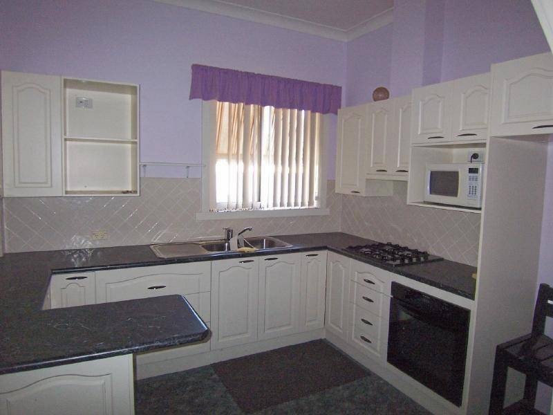 9 Gundagai Road, Cootamundra NSW 2590