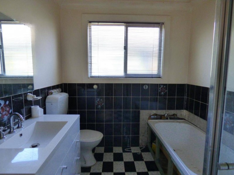 14 Justin Street, Cootamundra NSW 2590