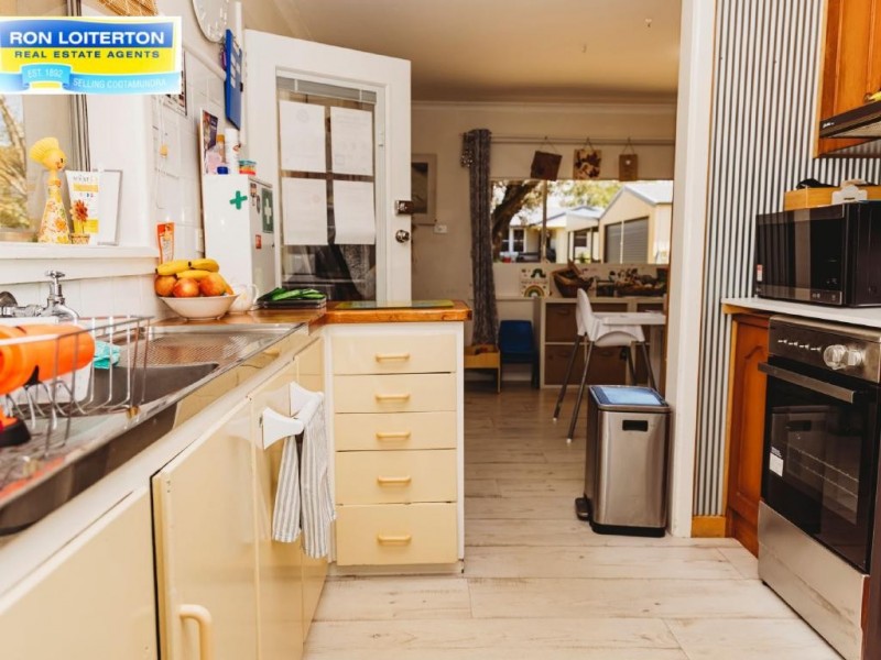 11-11A Olney Street, Cootamundra NSW 2590