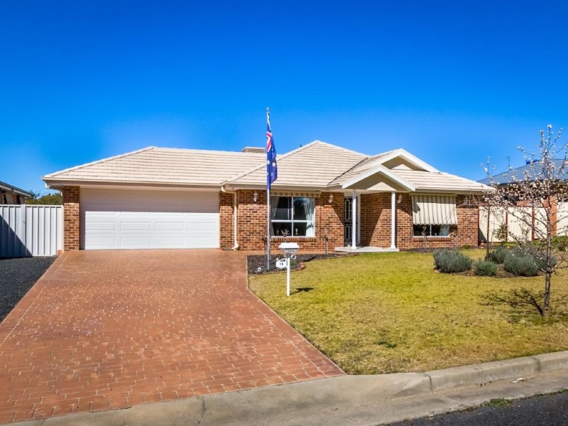 19 Dillon Avenue, Cootamundra NSW 2590