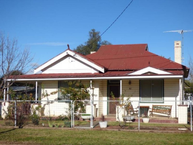 82 Adams Street, Cootamundra NSW 2590