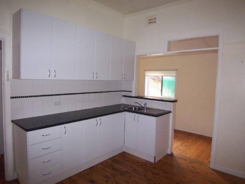 82 Adams Street, Cootamundra NSW 2590