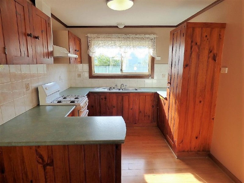 6 Barnes Street, Cootamundra NSW 2590