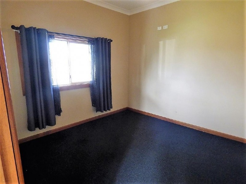 6 Barnes Street, Cootamundra NSW 2590